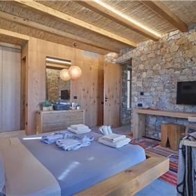 6 bedroom villa with pool, East Paros, sleeps 12